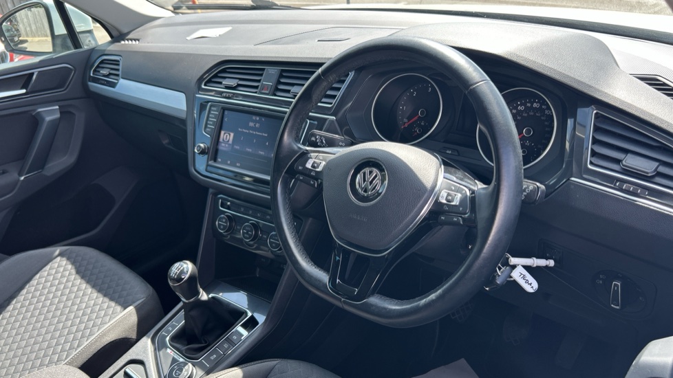 Volkswagen Tiguan 2.0 TDi 150 4Motion SE Nav 5dr Diesel Estate - Image 11