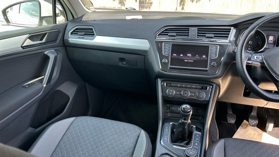 Volkswagen Tiguan 2.0 TDi 150 4Motion SE Nav 5dr Diesel Estate - Image 14