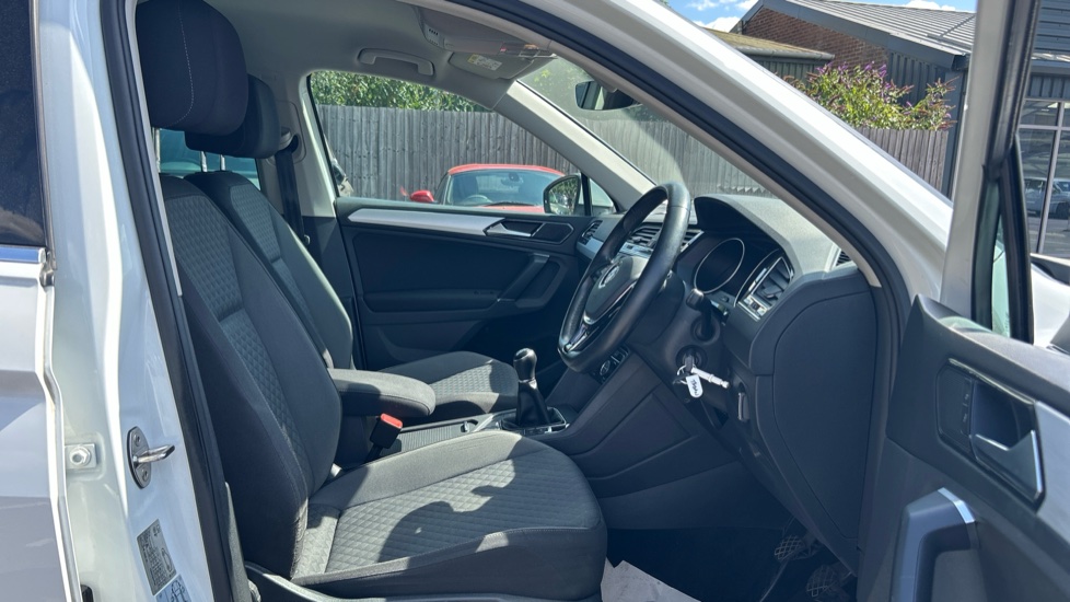Volkswagen Tiguan 2.0 TDi 150 4Motion SE Nav 5dr Diesel Estate - Image 23