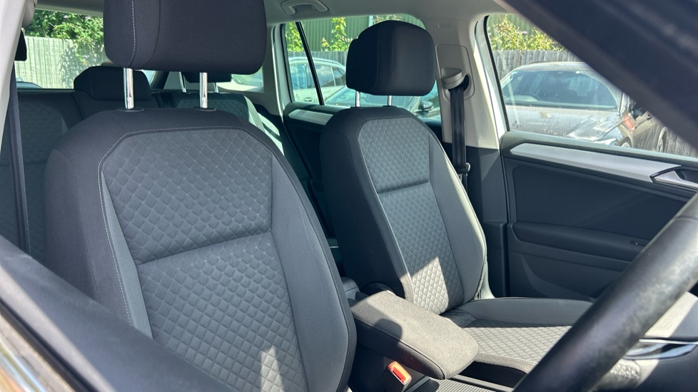 Volkswagen Tiguan 2.0 TDi 150 4Motion SE Nav 5dr Diesel Estate - Image 24