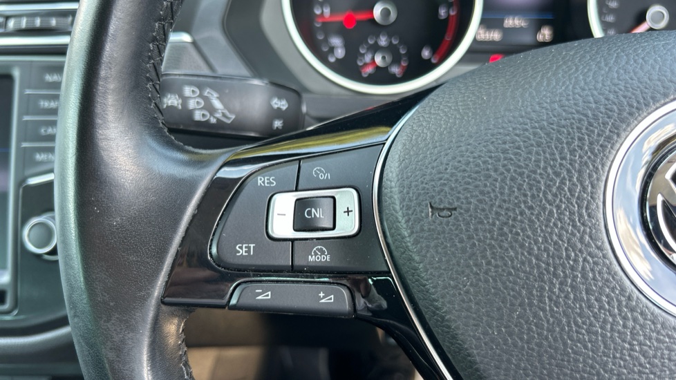 Volkswagen Tiguan 2.0 TDi 150 4Motion SE Nav 5dr Diesel Estate - Image 31