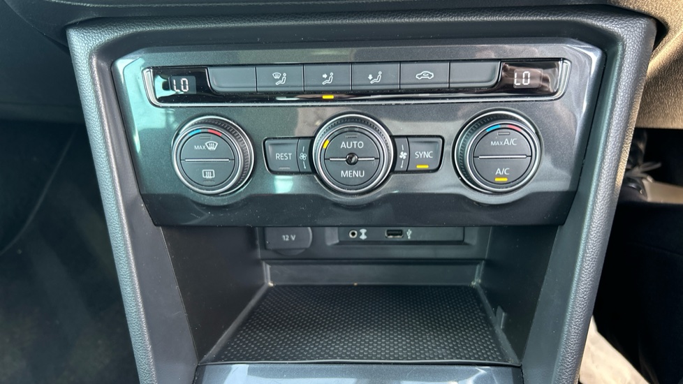 Volkswagen Tiguan 2.0 TDi 150 4Motion SE Nav 5dr Diesel Estate - Image 33