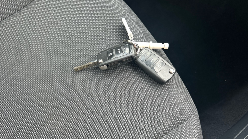 Volkswagen Up 1.0 Move Up 5dr Petrol Hatchback - Image 20