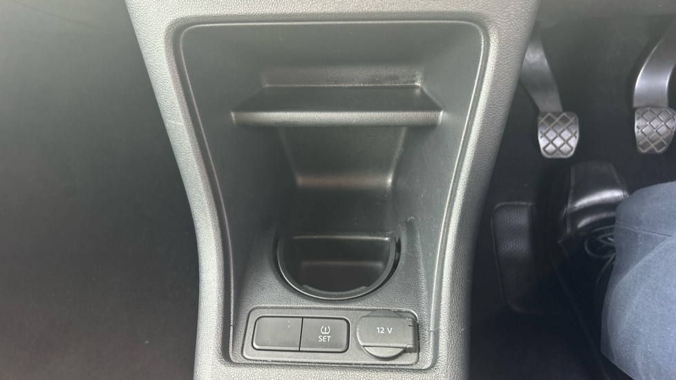 Volkswagen Up 1.0 Move Up 5dr Petrol Hatchback - Image 32