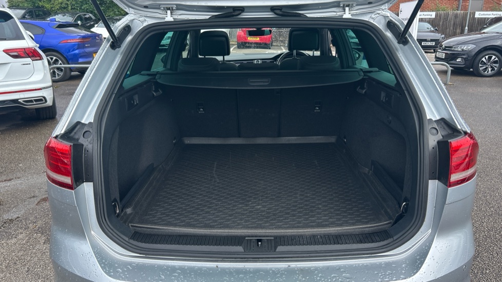 Volkswagen Passat 2.0 TDI R-Line 5dr DSG Diesel Estate - Image 4