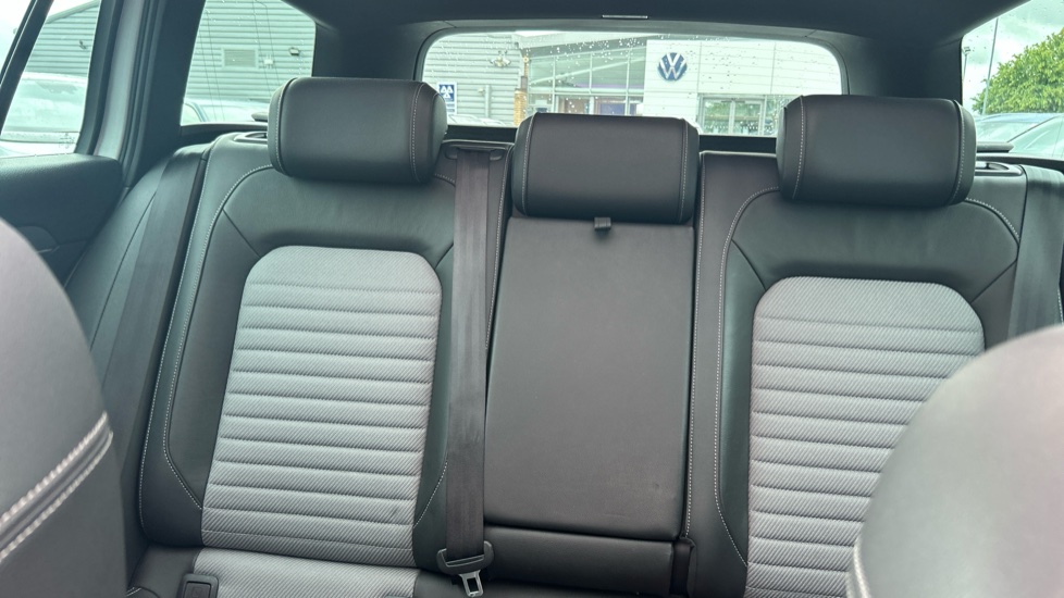 Volkswagen Passat 2.0 TDI R-Line 5dr DSG Diesel Estate - Image 15