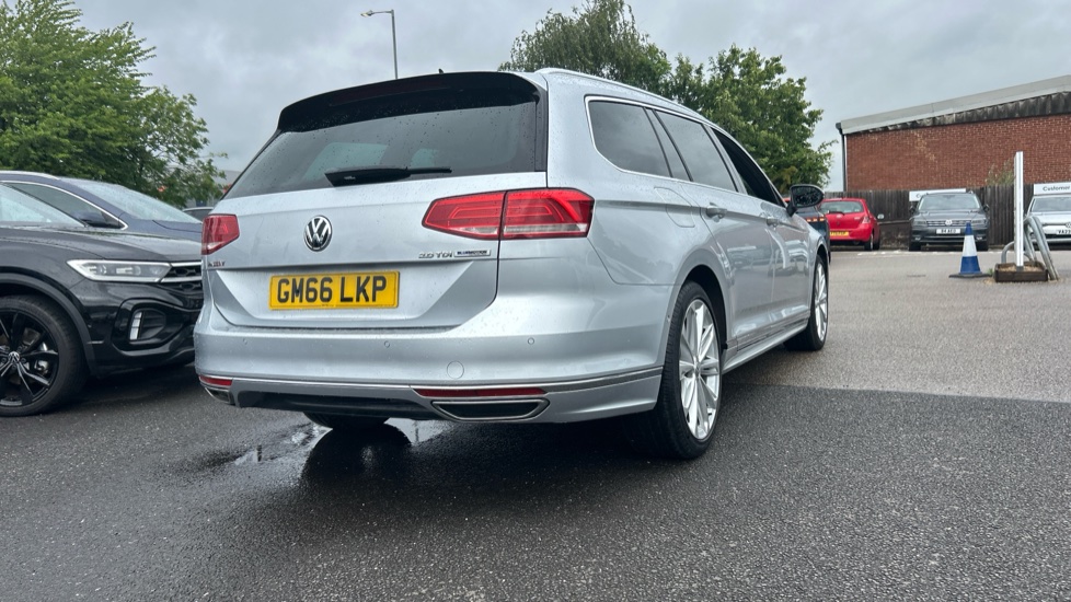 Volkswagen Passat 2.0 TDI R-Line 5dr DSG Diesel Estate - Image 24