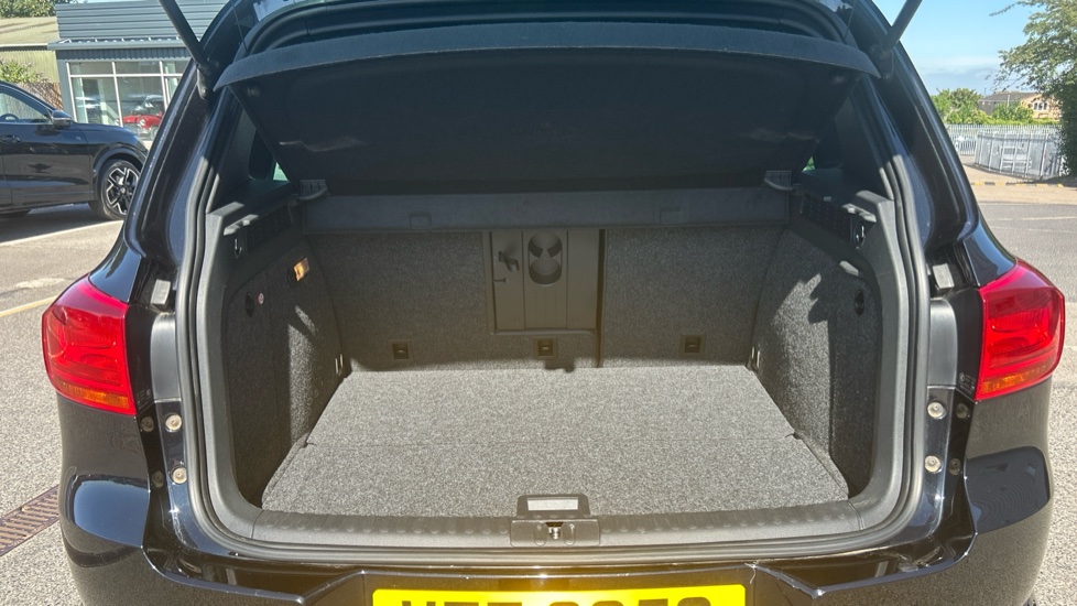 Volkswagen Tiguan 2.0 TDi BlueMotion Tech R-Line 177 5dr DSG Diesel Estate - Image 4