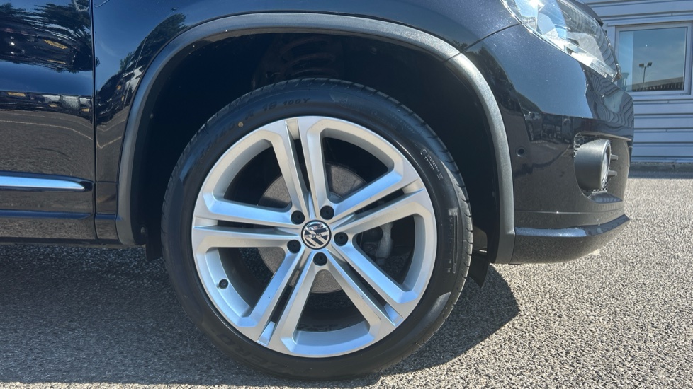 Volkswagen Tiguan 2.0 TDi BlueMotion Tech R-Line 177 5dr DSG Diesel Estate - Image 7