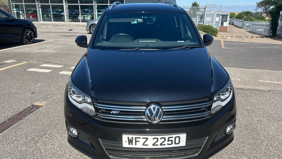 Volkswagen Tiguan 2.0 TDi BlueMotion Tech R-Line 177 5dr DSG Diesel Estate - Image 8