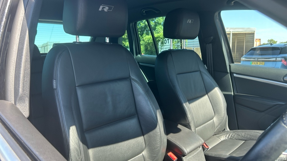 Volkswagen Tiguan 2.0 TDi BlueMotion Tech R-Line 177 5dr DSG Diesel Estate - Image 24