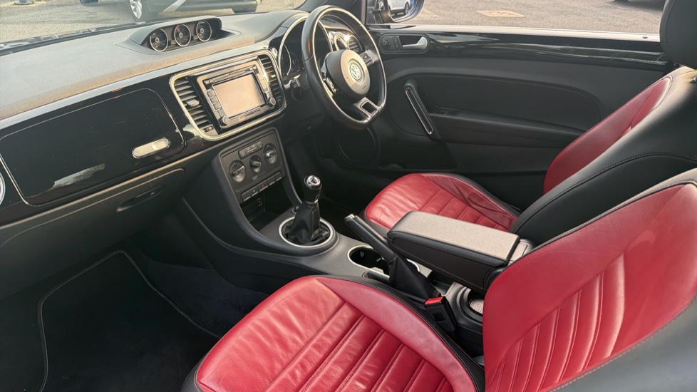 Volkswagen Beetle 1.4 TSI 50s Edition 2dr Petrol Cabriolet - Image 9