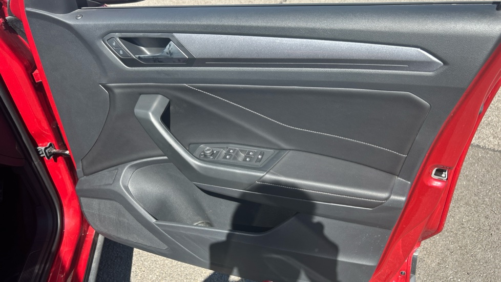 Volkswagen T-Roc 1.5 TSI Style 5dr Petrol Hatchback - Image 19