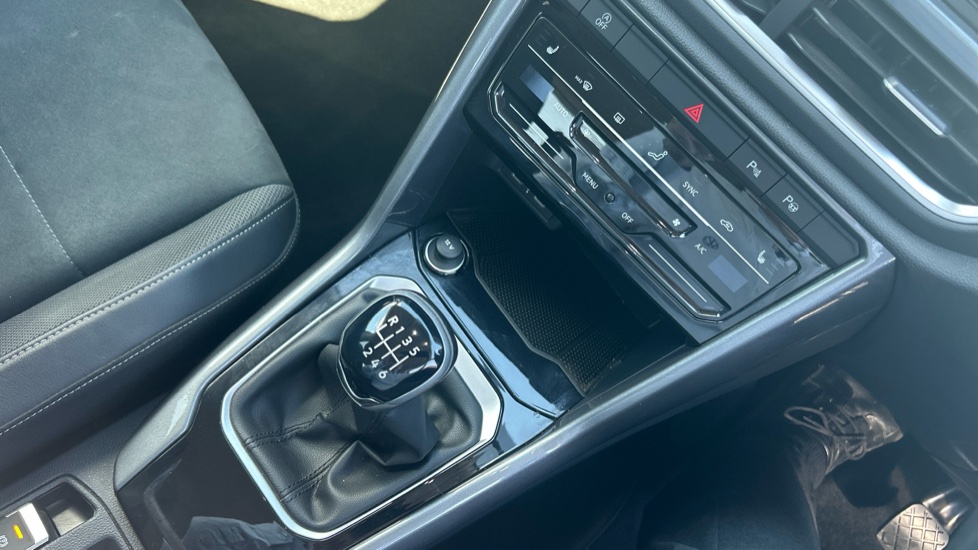 Volkswagen T-Roc 1.5 TSI Style 5dr Petrol Hatchback - Image 33