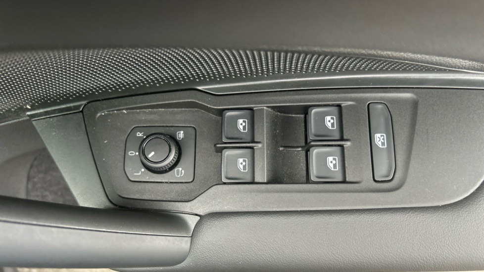 Volkswagen Tiguan 1.5 eTSI Match 5dr DSG Petrol Estate - Image 27