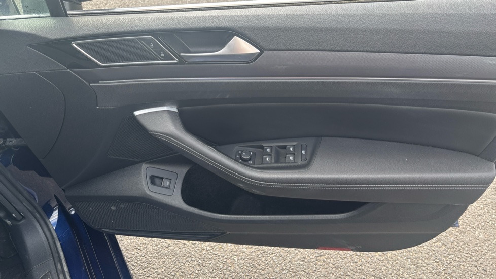 Volkswagen Passat 2.0 TSI R-Line 5dr DSG [Panoramic Roof] Petrol Estate - Image 19