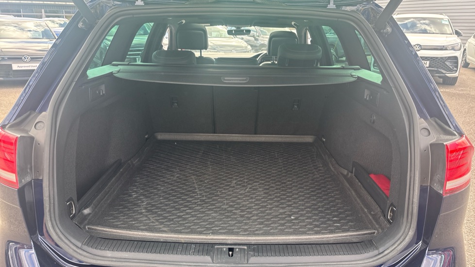 Volkswagen Passat 2.0 TSI R-Line 5dr DSG [Panoramic Roof] Petrol Estate - Image 20