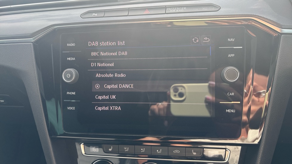 Volkswagen Passat 2.0 TSI R-Line 5dr DSG [Panoramic Roof] Petrol Estate - Image 28