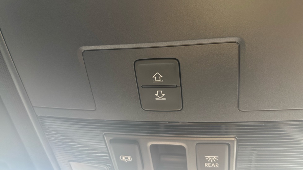 Volkswagen Passat 2.0 TSI R-Line 5dr DSG [Panoramic Roof] Petrol Estate - Image 35