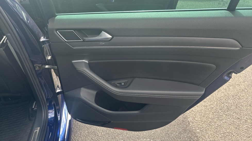 Volkswagen Passat 2.0 TSI R-Line 5dr DSG [Panoramic Roof] Petrol Estate - Image 43
