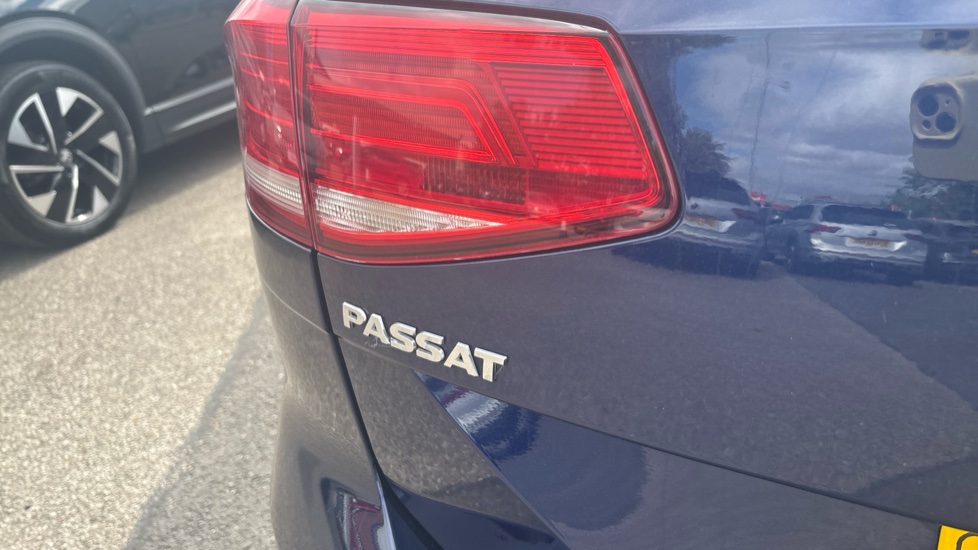 Volkswagen Passat 2.0 TSI R-Line 5dr DSG [Panoramic Roof] Petrol Estate - Image 44