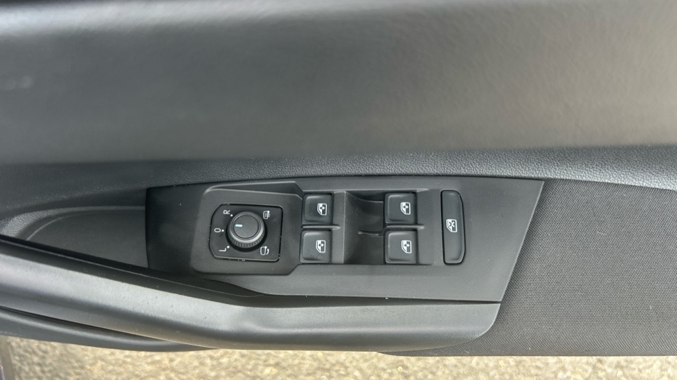 Volkswagen Polo 1.0 Life 5dr Petrol Hatchback - Image 28