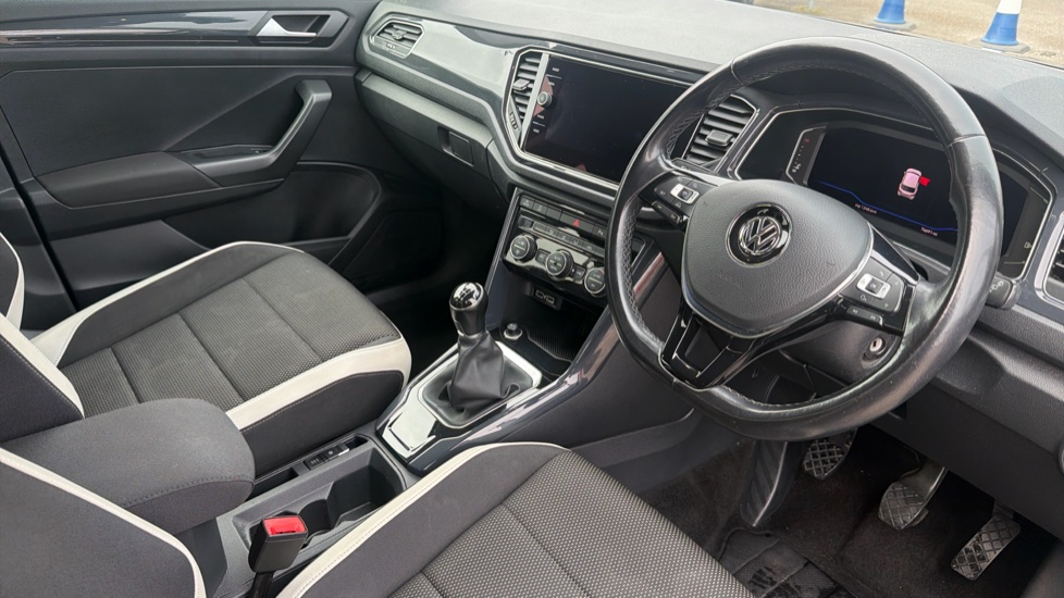 Volkswagen T-Roc 1.5 TSI EVO SEL 5dr Petrol Hatchback - Image 6