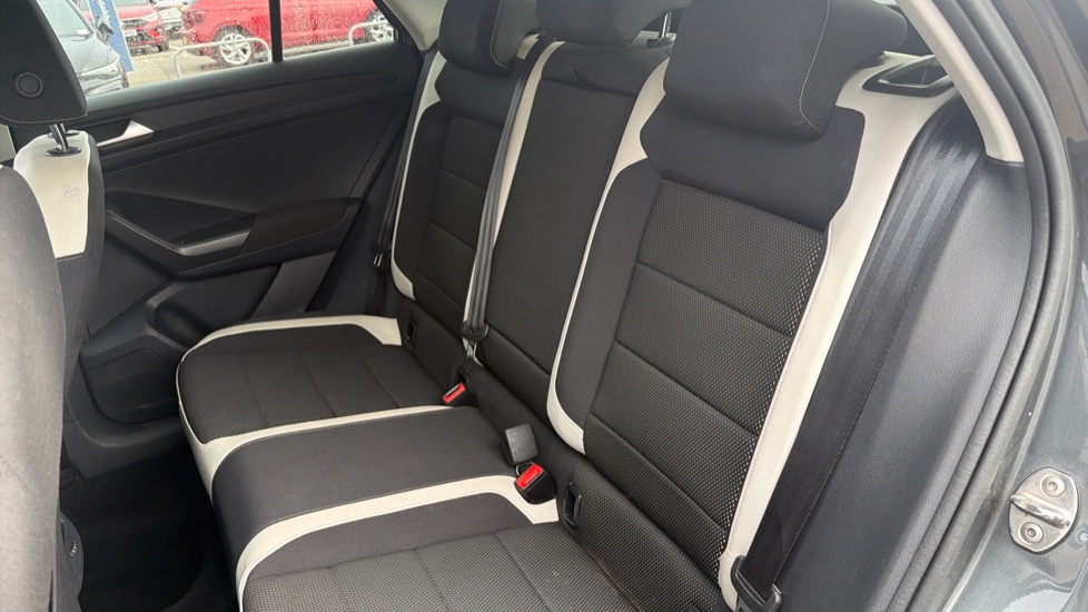 Volkswagen T-Roc 1.5 TSI EVO SEL 5dr Petrol Hatchback - Image 16