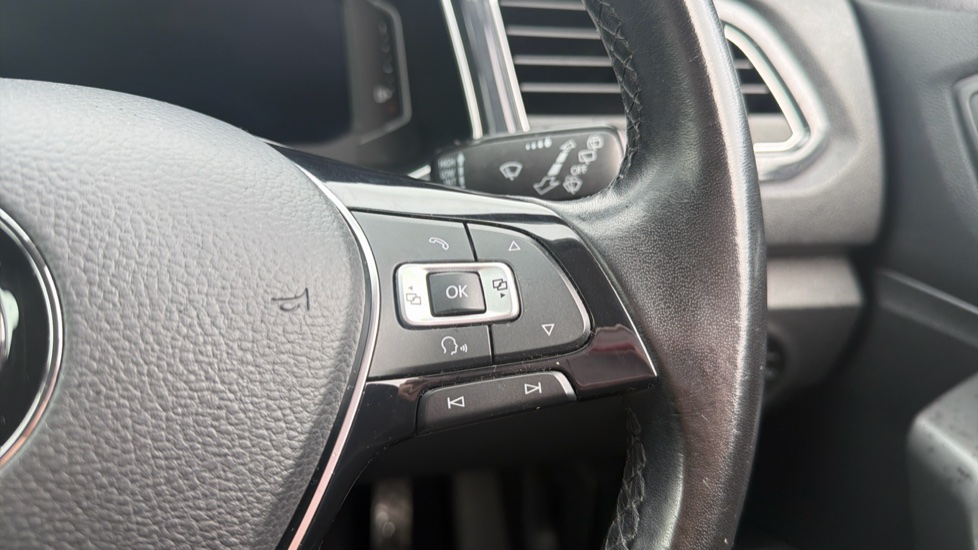 Volkswagen T-Roc 1.5 TSI EVO SEL 5dr Petrol Hatchback - Image 18