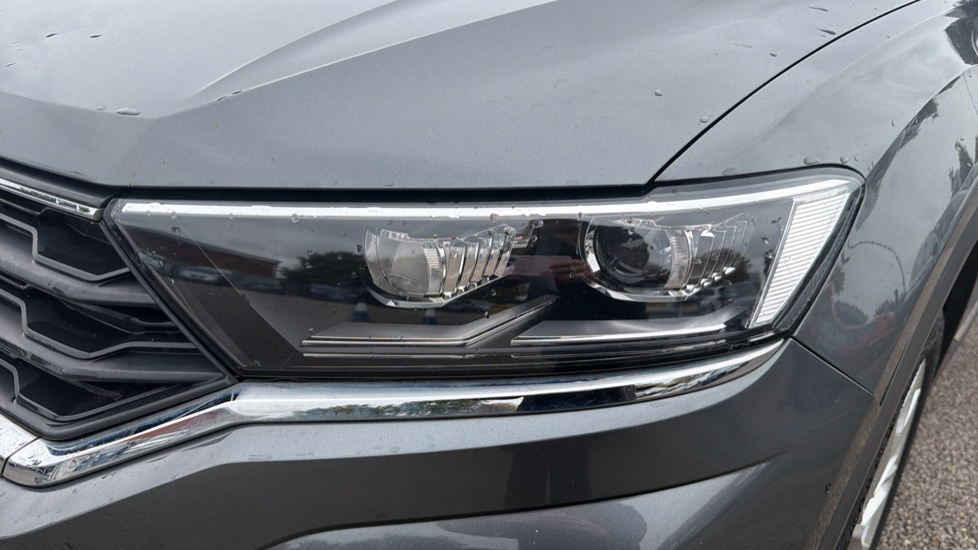 Volkswagen T-Roc 1.5 TSI EVO SEL 5dr Petrol Hatchback - Image 32