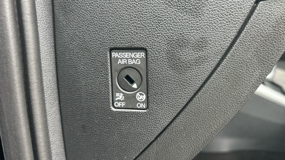 Volkswagen Taigo 1.0 TSI 110 Life 5dr DSG Petrol Hatchback - Image 28