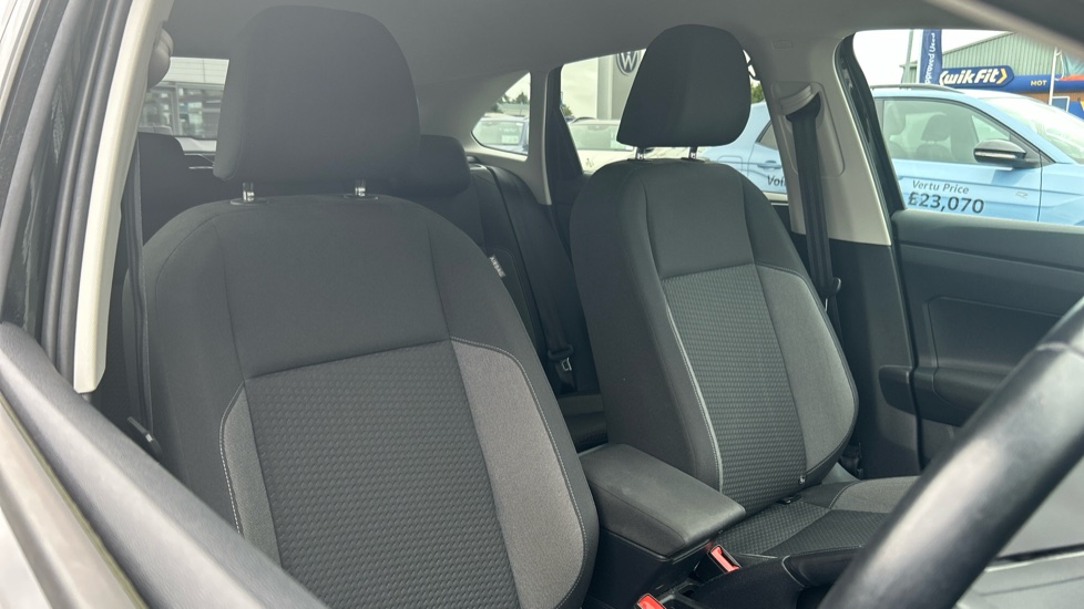Volkswagen Taigo 1.0 TSI 110 Life 5dr DSG Petrol Hatchback - Image 32