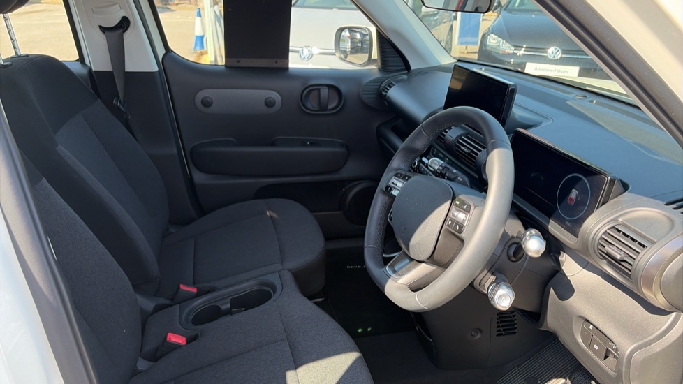 Hyundai INSTER 71kW 01 42kWh 5dr Auto Electric Hatchback - Image 15