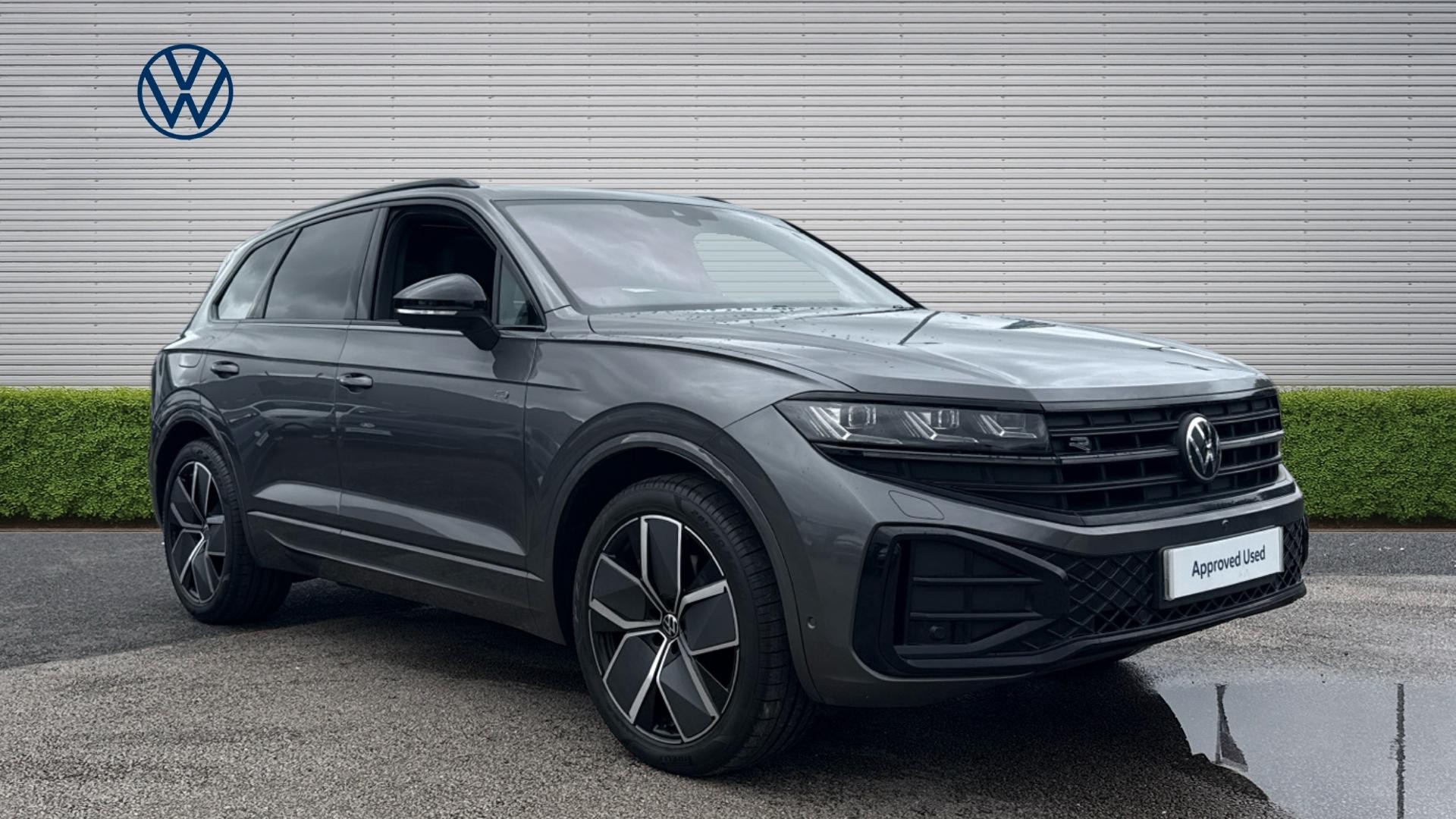 Volkswagen Touareg listing photo