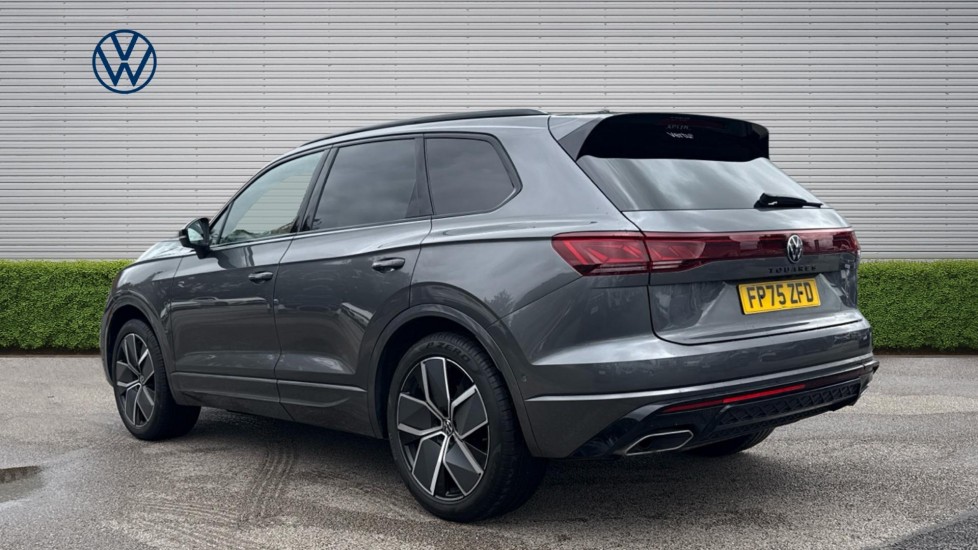 Volkswagen Touareg 3.0 V6 TDI 4Motion 286 Black Edition 5dr Tip Auto Diesel Estate - Image 3