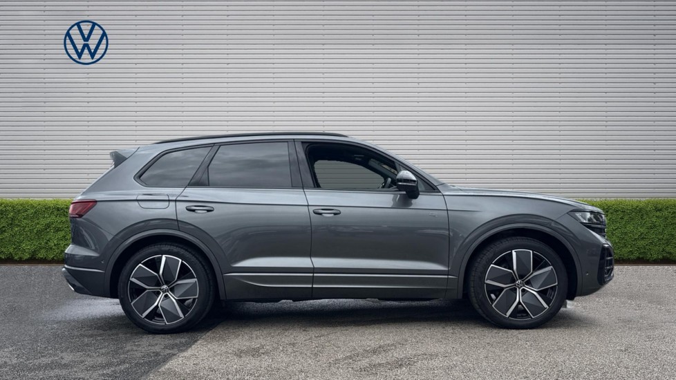 Volkswagen Touareg 3.0 V6 TDI 4Motion 286 Black Edition 5dr Tip Auto Diesel Estate - Image 4