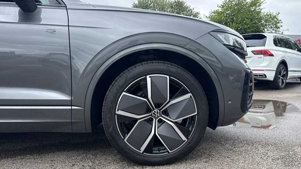 Volkswagen Touareg 3.0 V6 TDI 4Motion 286 Black Edition 5dr Tip Auto Diesel Estate - Image 5