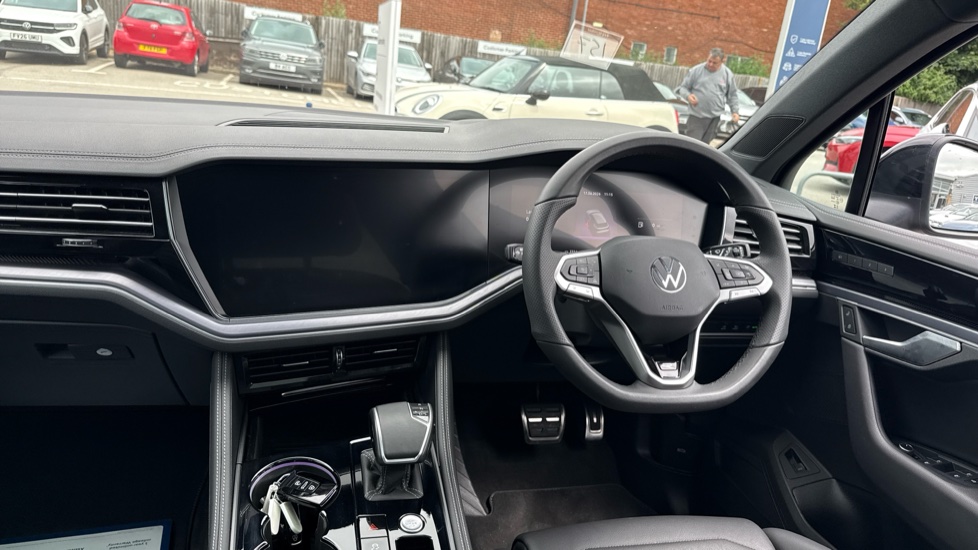 Volkswagen Touareg 3.0 V6 TDI 4Motion 286 Black Edition 5dr Tip Auto Diesel Estate - Image 9