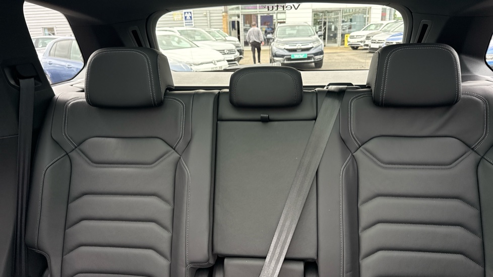 Volkswagen Touareg 3.0 V6 TDI 4Motion 286 Black Edition 5dr Tip Auto Diesel Estate - Image 16