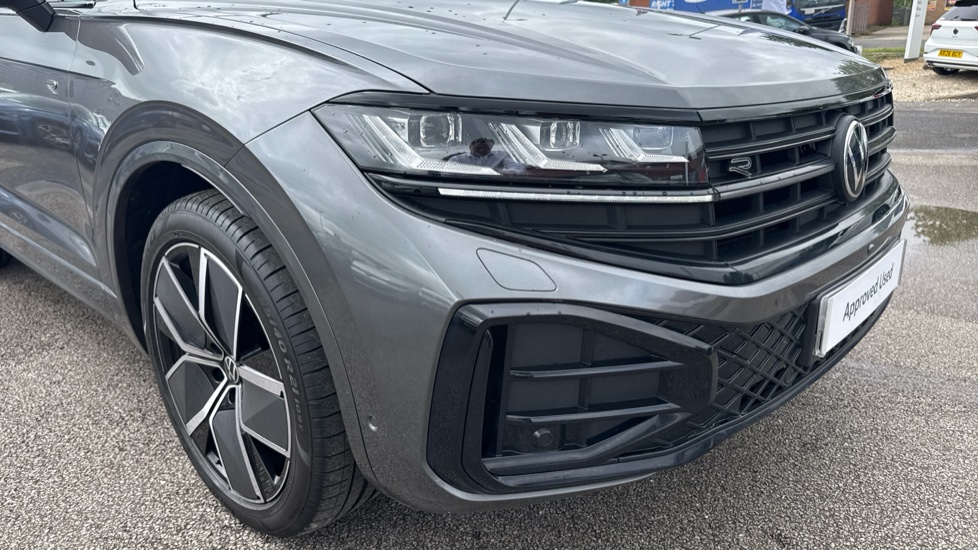 Volkswagen Touareg 3.0 V6 TDI 4Motion 286 Black Edition 5dr Tip Auto Diesel Estate - Image 39