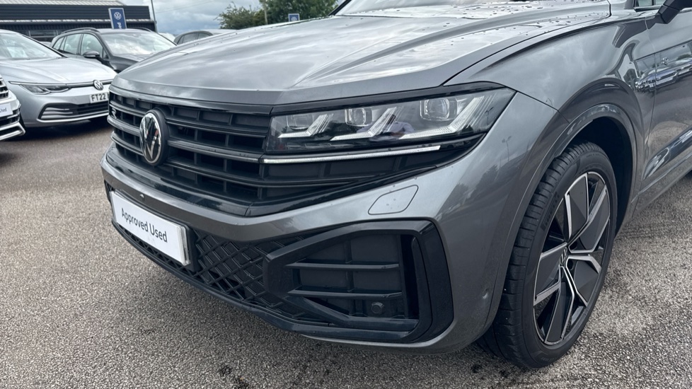 Volkswagen Touareg 3.0 V6 TDI 4Motion 286 Black Edition 5dr Tip Auto Diesel Estate - Image 41