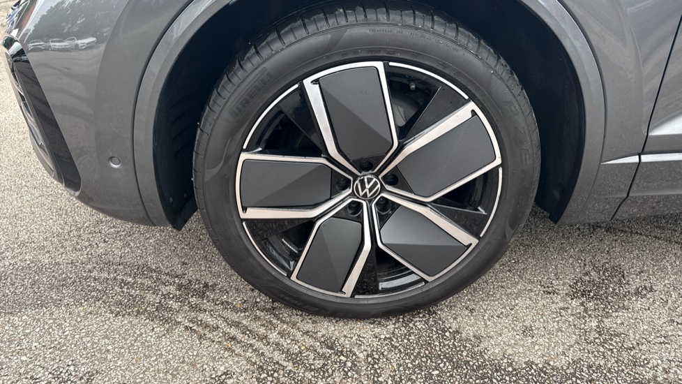Volkswagen Touareg 3.0 V6 TDI 4Motion 286 Black Edition 5dr Tip Auto Diesel Estate - Image 42