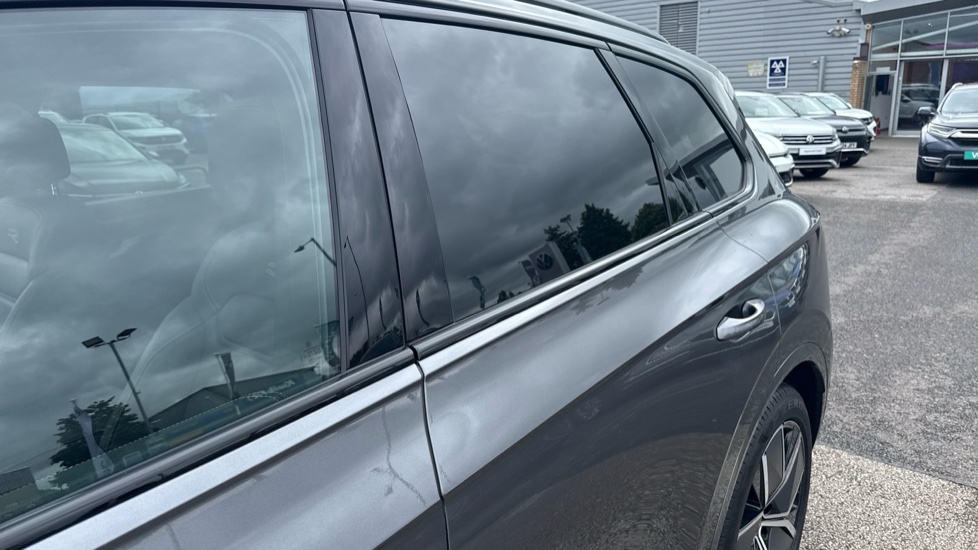 Volkswagen Touareg 3.0 V6 TDI 4Motion 286 Black Edition 5dr Tip Auto Diesel Estate - Image 45