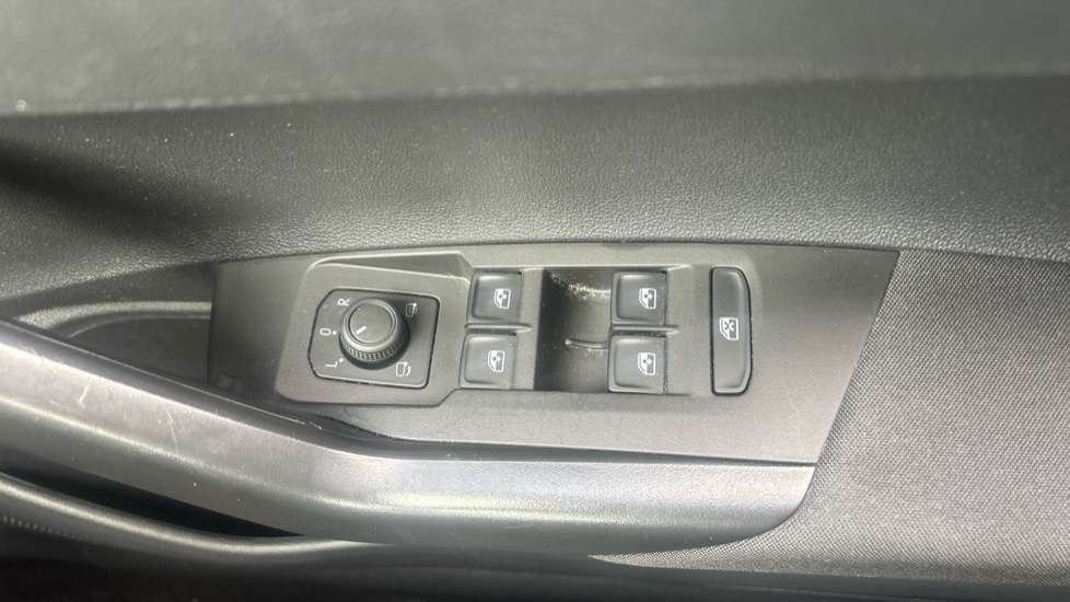 Volkswagen Polo 1.0 TSI Life 5dr Petrol Hatchback - Image 24