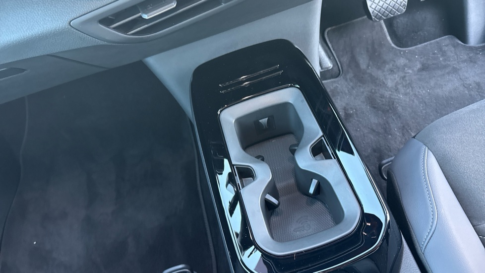Volkswagen ID.4 125kW Essential Pure 52kWh 5dr Auto Electric Estate - Image 14