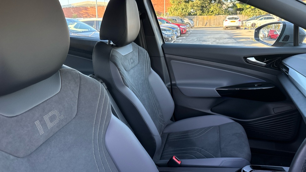 Volkswagen ID.4 125kW Essential Pure 52kWh 5dr Auto Electric Estate - Image 15