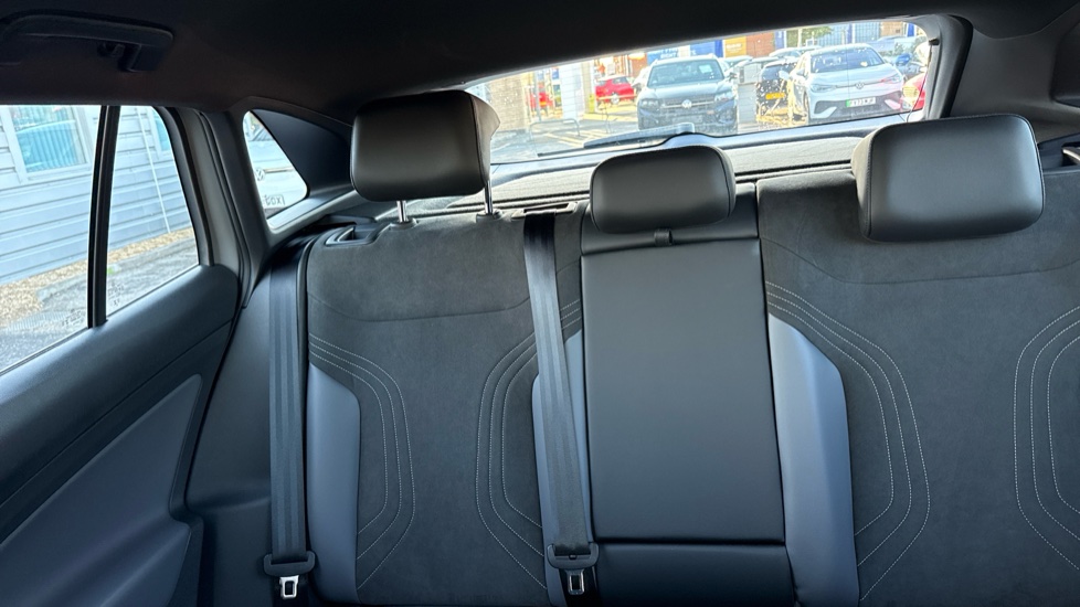 Volkswagen ID.4 125kW Essential Pure 52kWh 5dr Auto Electric Estate - Image 16