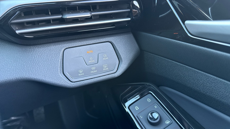 Volkswagen ID.4 125kW Essential Pure 52kWh 5dr Auto Electric Estate - Image 21