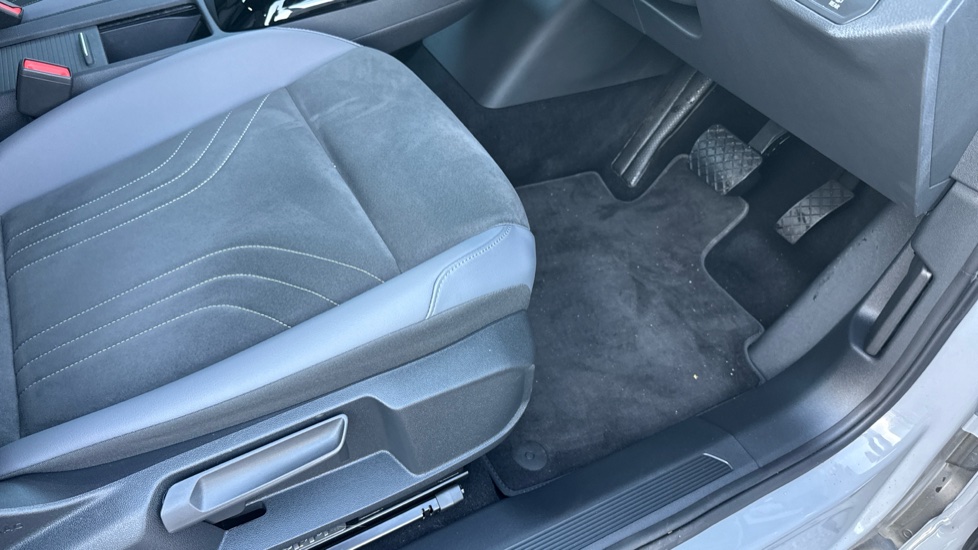 Volkswagen ID.4 125kW Essential Pure 52kWh 5dr Auto Electric Estate - Image 37