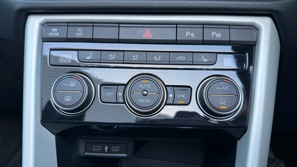 Volkswagen T-Roc 1.5 TSI Design 2dr Petrol Cabriolet - Image 13